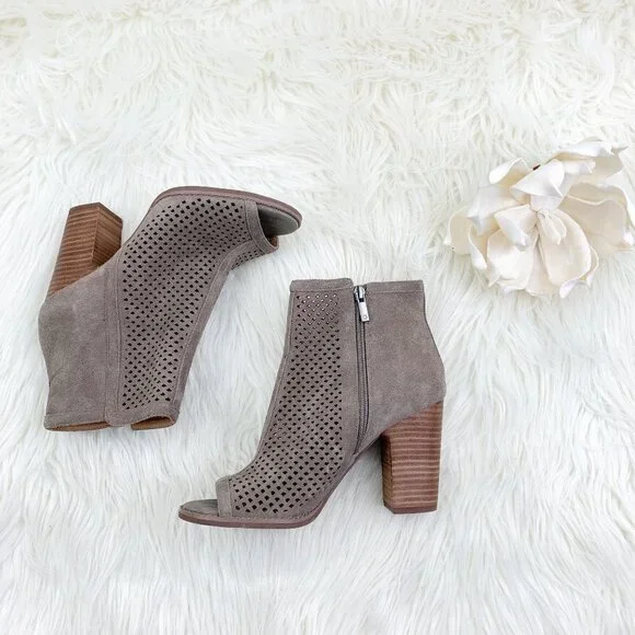 Lucky Brand "Lakyn" Taupe Perforated Peep Toe Ankle Boots/Booties Women's Size 9 - Picture 3 of 11